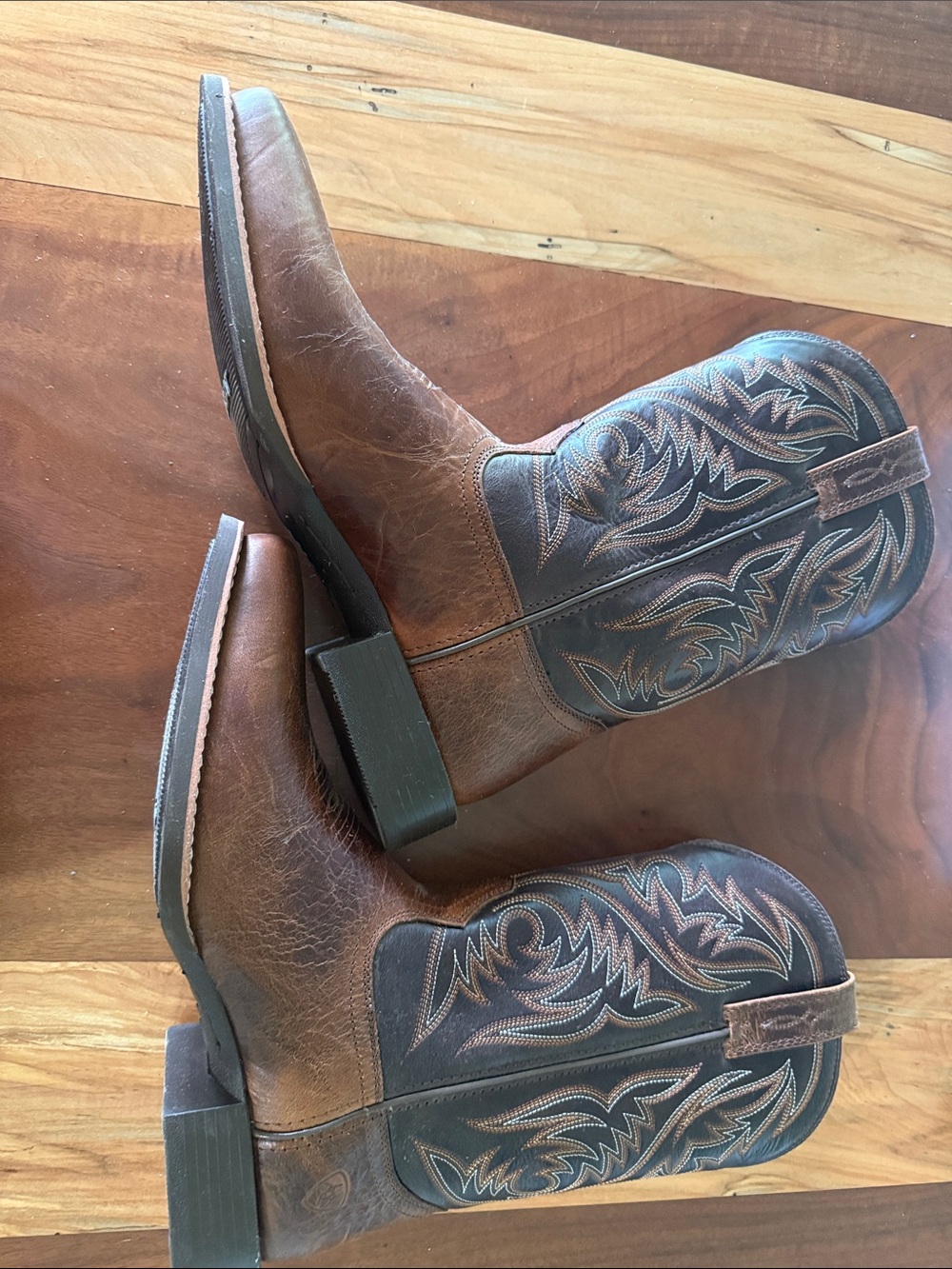 Ariat Brown and Black Embroidered Western Cowboy Boots - Picture 2 of 7